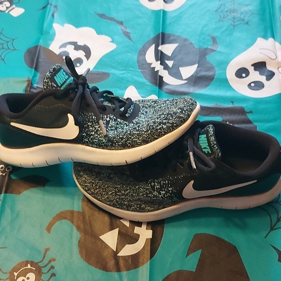 Women's Nikes - Picture 2 of 5